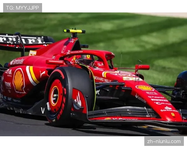 F1沙特站赛后,塞恩斯因赛车故障未能完赛,在维修区沮丧踱步 F1沙特站赛后,塞恩斯因赛车故障未能完赛,在维修区沮丧踱步